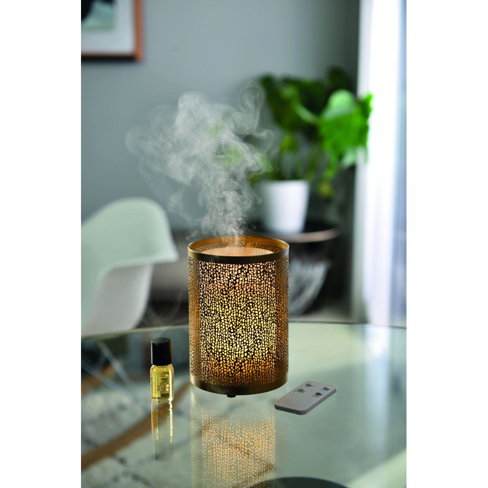 Difusor con aceite esencial siendo utilizado