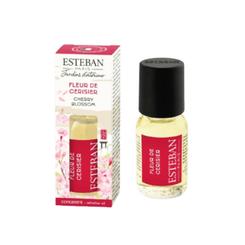 Perfuma tu hogar con ayuda de tu difusor de perfume y este concentrado de perfume de ambiente de frutos rojos Fleur de Cerisier de Esteban Paris