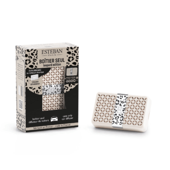 Perfuma y evita que se formen olores desagradables dentro de tu coche con el difusor de coche Leopard y con ayuda de sus recambios de cerámica perfumada de Esteban Paris