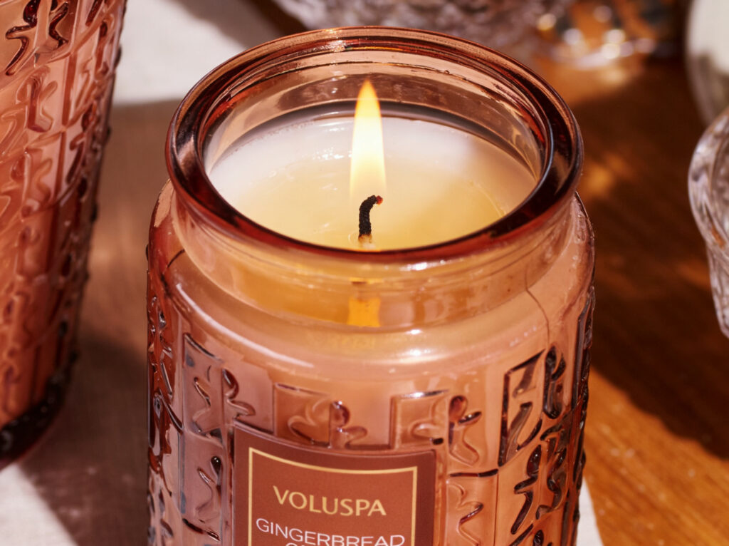vela con cera derretida de voluspa