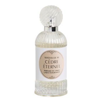 Aporta frescura y bienestar al ambiente de tu hogar con el perfume de textil Cèdre Éternel de Mathilde M.